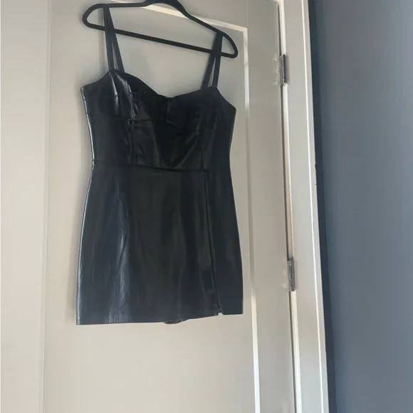Cachet Skort Romper in Black - Picture 5 of 5